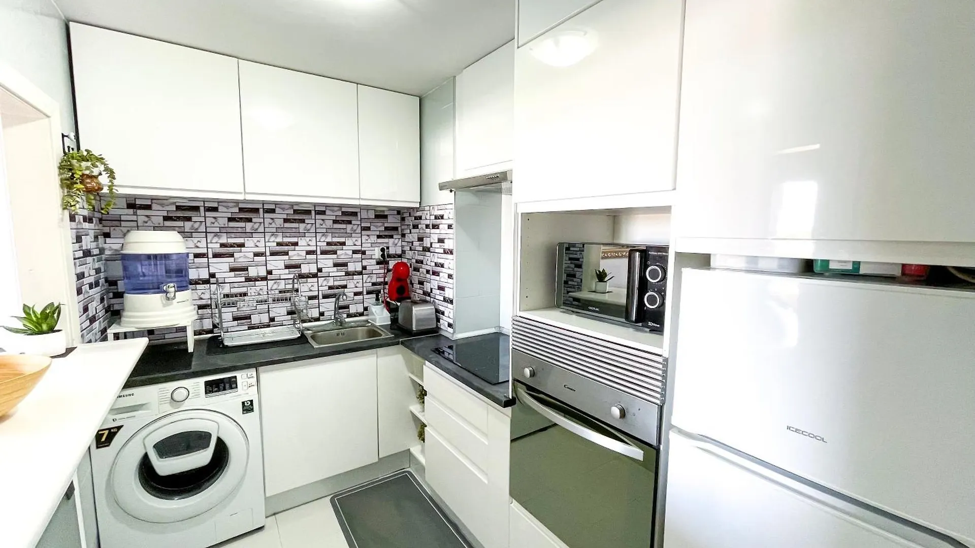 Modern Apartment With Terrace - 2 Min From The Beach Estepona 0*,  España